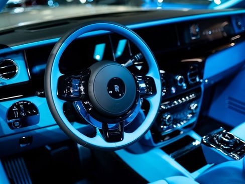 Used 2025 Rolls-Royce Phantom Sedan image 19