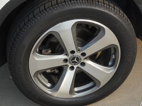 Used 2019 Mercedes-Benz GLC 300 image 11