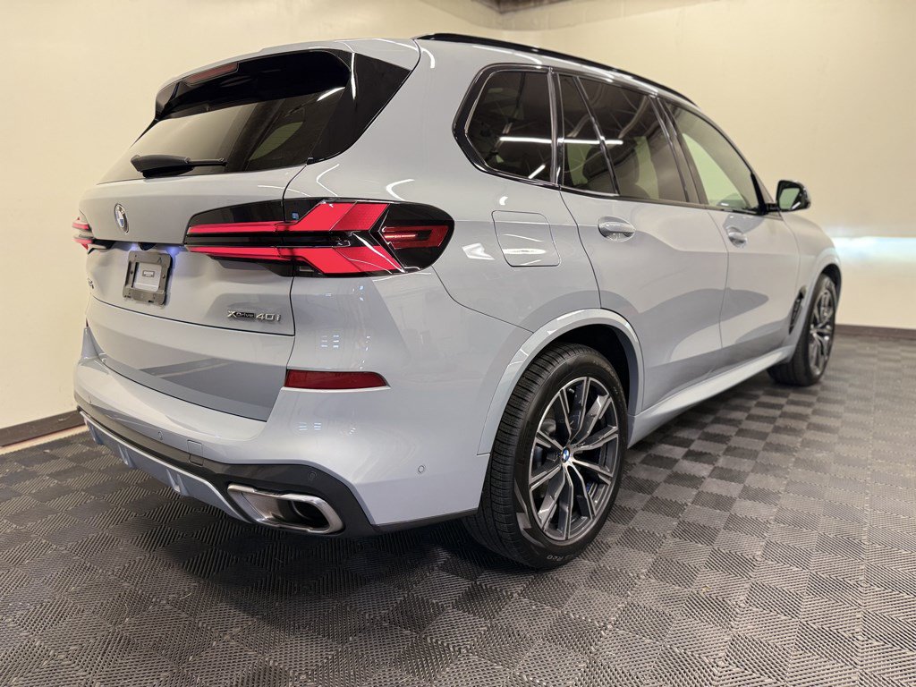 Used 2024 BMW X5 xDrive40i w/ M Sport Package AWD/4WD image 11
