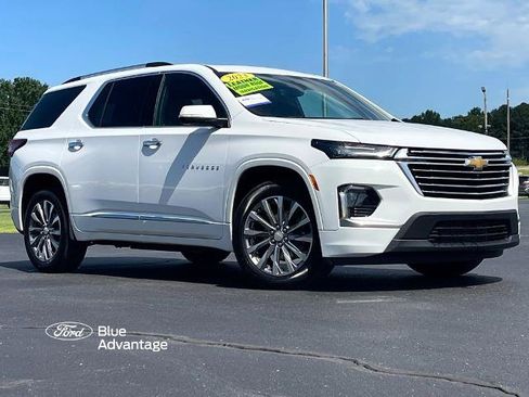 Used 2023 Chevrolet Traverse Premier FWD image 1