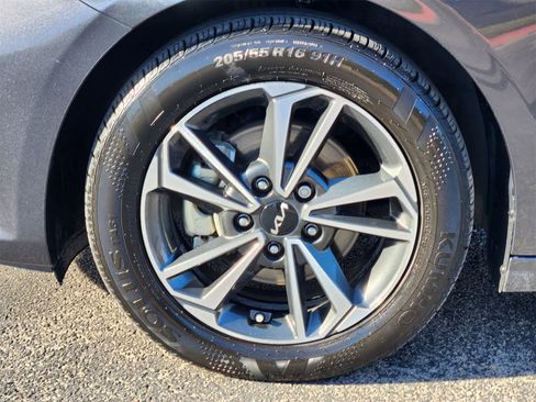 Certified 2024 Kia Forte LXS w/ LXS Technology Package image 9