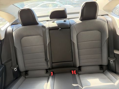 Used 2025 Volkswagen Jetta SE image 37