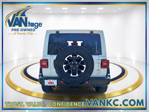 Used 2025 Jeep Wrangler Unlimited Rubicon w/ Convenience Group image 7