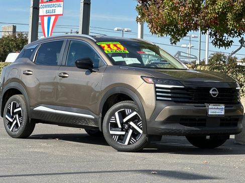 New 2026 Nissan Kicks SV image 2