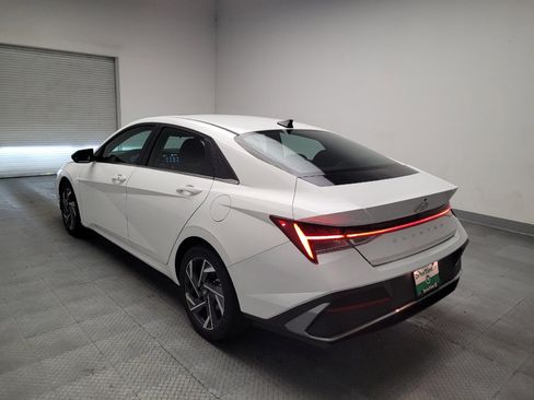 Used 2025 Hyundai Elantra SEL FWD image 5