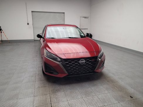 Used 2024 Nissan Altima 2.0 SR FWD image 14