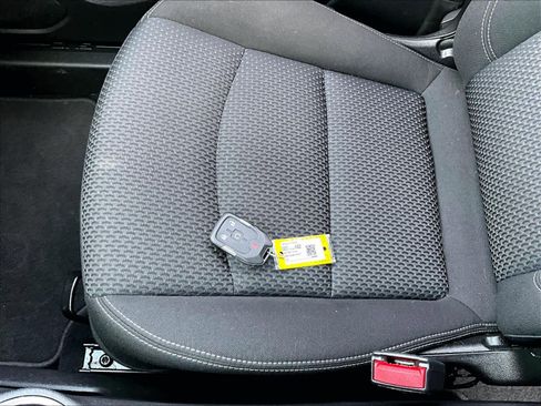 Used 2022 GMC Terrain SLE w/ Driver Convenience Package image 31