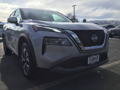 Used 2023 Nissan Rogue SV image 1