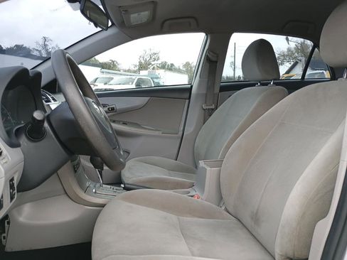 Used 2013 Toyota Corolla LE image 9