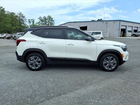 Used 2024 Kia Seltos S FWD image 3