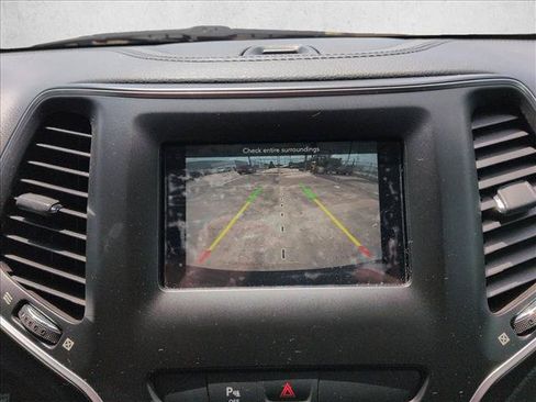 Used 2020 Jeep Cherokee Latitude Plus FWD image 12