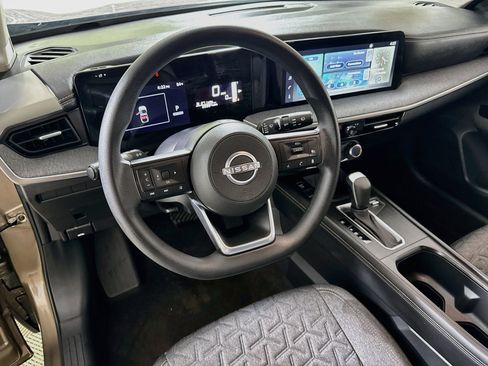 Used 2025 Nissan Kicks SV AWD/4WD image 20