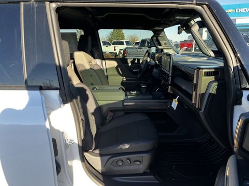 New 2025 GMC Hummer EV 3X image 38