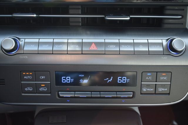 Used 2025 Hyundai Kona Limited AWD/4WD image 30