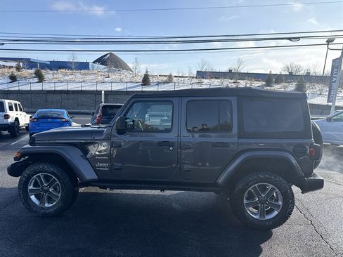 Used 2019 Jeep Wrangler Unlimited Sahara image 3