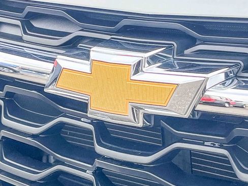 Certified 2025 Chevrolet Trax LT w/ LT Convenience Package image 12