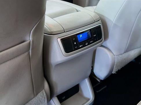Used 2016 Toyota Highlander XLE AWD/4WD image 26