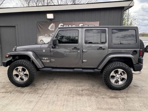 Used 2018 Jeep Wrangler Unlimited Sahara w/ Connectivity Group image 4
