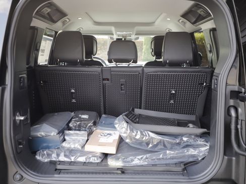 New 2026 Land Rover Defender 110 X-Dynamic SE AWD/4WD image 16