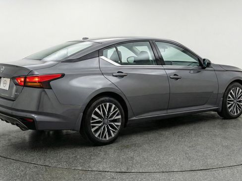 Used 2025 Nissan Altima 2.5 SV image 9