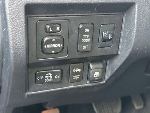 Certified 2017 Toyota Tundra SR5 image 16