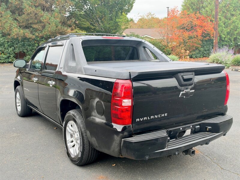 Used 2007 Chevrolet Avalanche LTZ AWD/4WD image 6