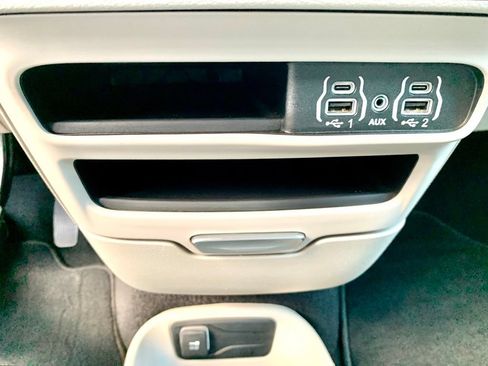Used 2023 Chrysler Pacifica Touring-L FWD image 43