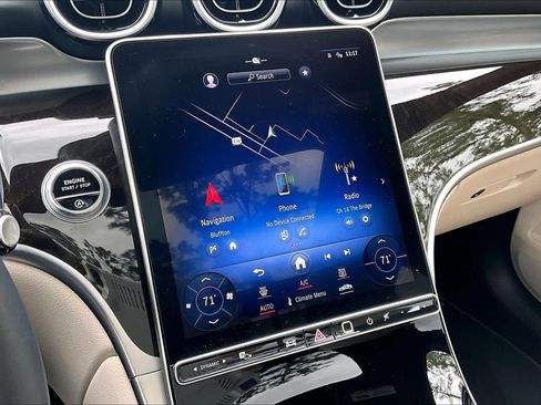 Used 2024 Mercedes-Benz GLC 300 4MATIC image 36