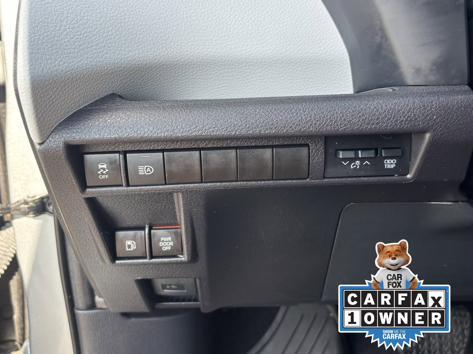 Used 2025 Toyota Sienna LE AWD/4WD image 31