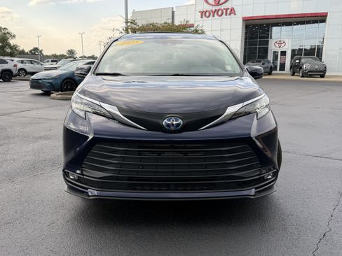 Certified 2025 Toyota Sienna XLE w/ XLE Plus Package AWD/4WD image 2