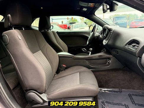 Used 2018 Dodge Challenger R/T w/ Performance Handling Group RWD image 31