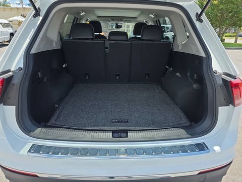 Used 2021 Volkswagen Tiguan SE AWD/4WD image 17
