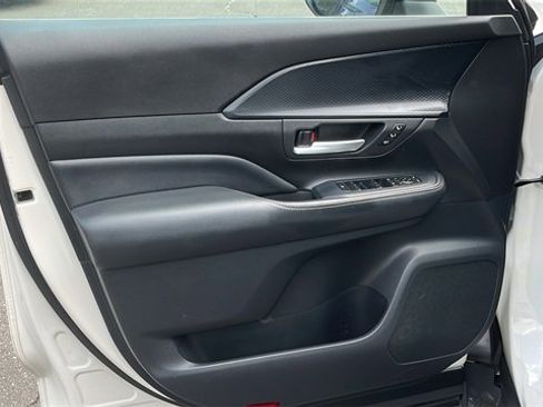 Used 2024 Toyota Grand Highlander AWD Hybrid image 9