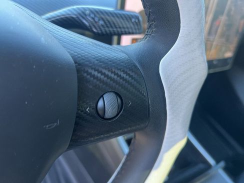 Used 2021 Tesla Model Y Long Range image 23