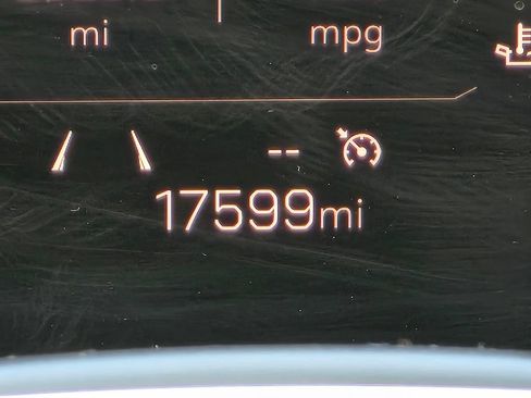 Used 2025 GMC Yukon XL Denali AWD/4WD image 16