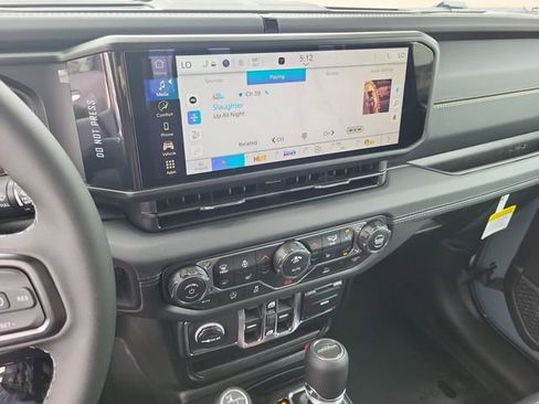 New 2026 Jeep Gladiator Sport AWD/4WD image 12