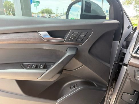 Used 2023 Audi Q5 2.0T Premium w/ Convenience Package AWD/4WD image 8