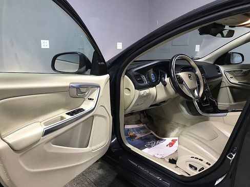 Used 2015 Volvo S60 T5 Premier image 9