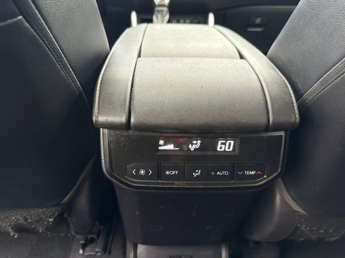 Used 2021 Toyota Highlander XLE FWD image 39