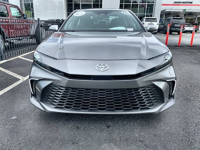 Used 2026 Toyota Camry SE FWD image 3