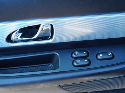 Used 2004 Ford Thunderbird image 12