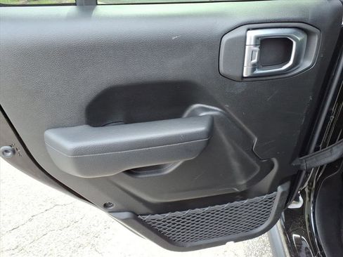 Used 2022 Jeep Gladiator Sport image 22