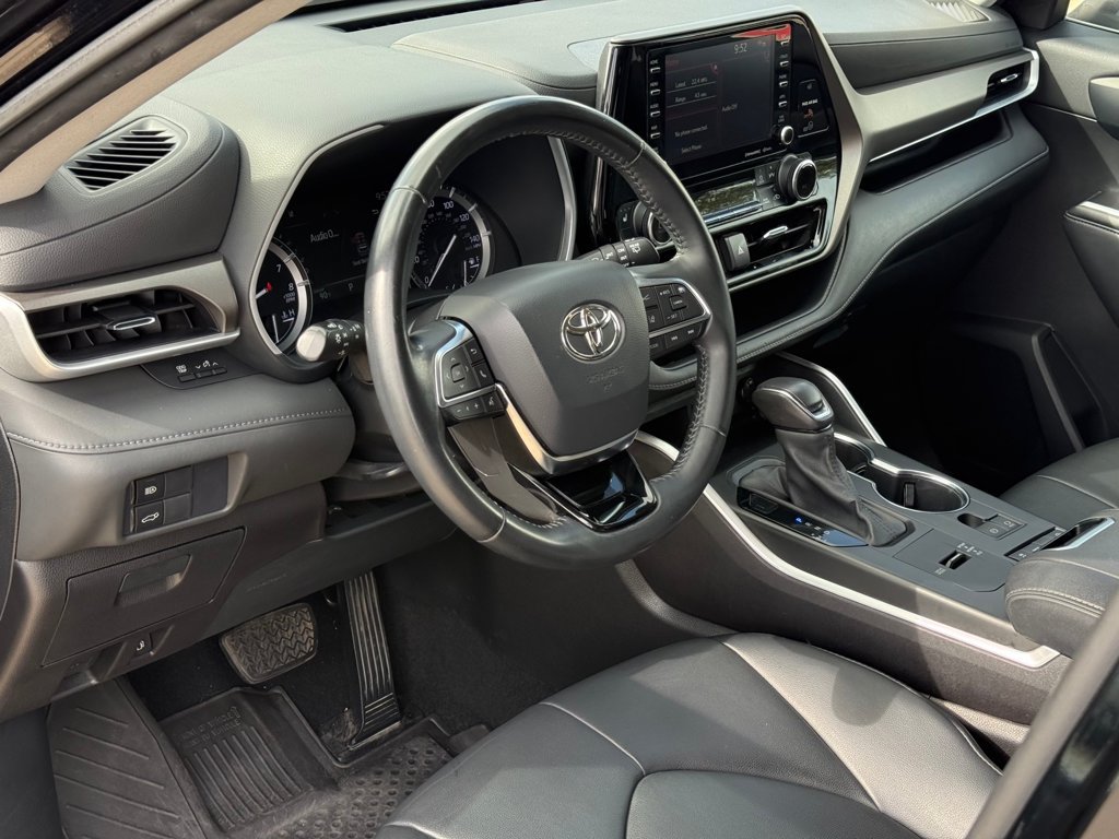 Used 2021 Toyota Highlander XLE FWD image 7