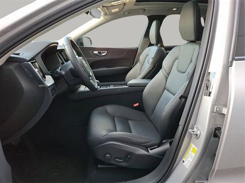 Certified 2025 Volvo XC60 B5 Plus image 10