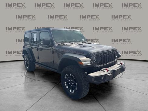 Used 2025 Jeep Wrangler Unlimited Rubicon w/ Convenience Group AWD/4WD image 5