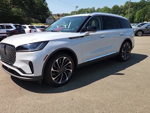 Used 2025 Lincoln Aviator Reserve w/ Luxury Package RWD image 13