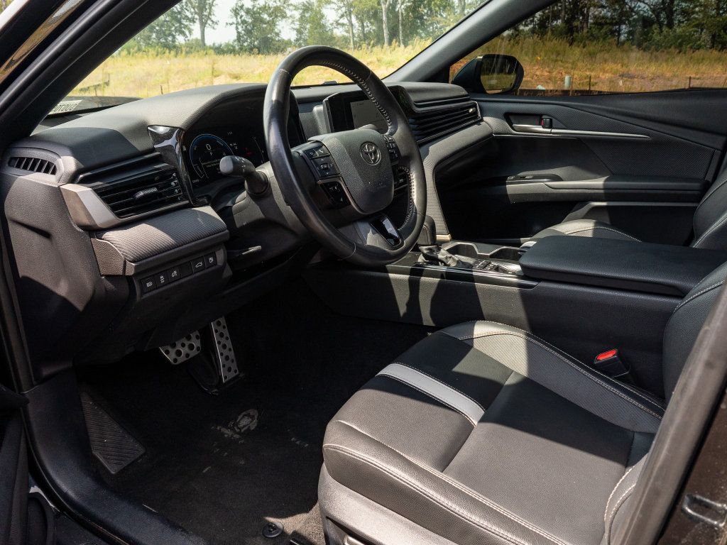 Used 2025 Toyota Camry SE FWD image 11