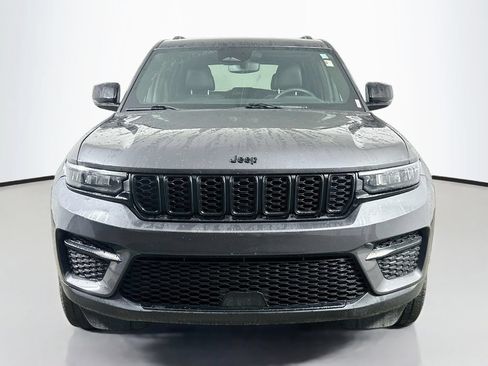Used 2023 Jeep Grand Cherokee Altitude AWD/4WD image 2