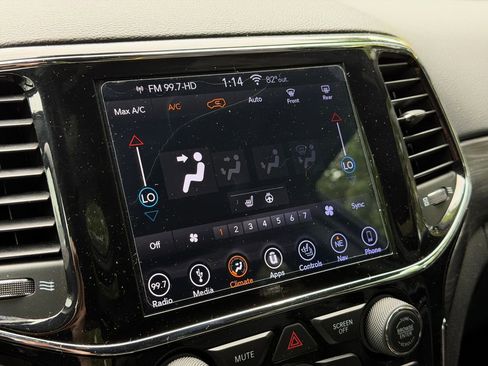 Used 2019 Jeep Grand Cherokee Altitude AWD/4WD image 18