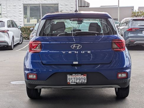 Used 2025 Hyundai Venue SE image 3